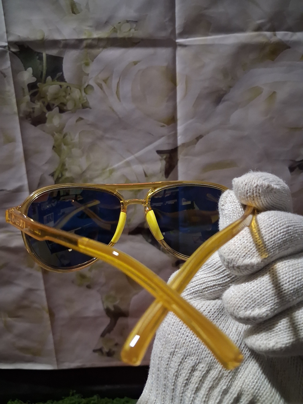 Yellow Transparent Oval Sunglasses with UV Protection - Picture 2 of 4